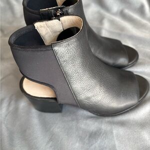 Gentle used Kenneth Cole heeled sandals